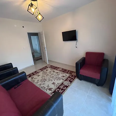 The Titanic House فندق